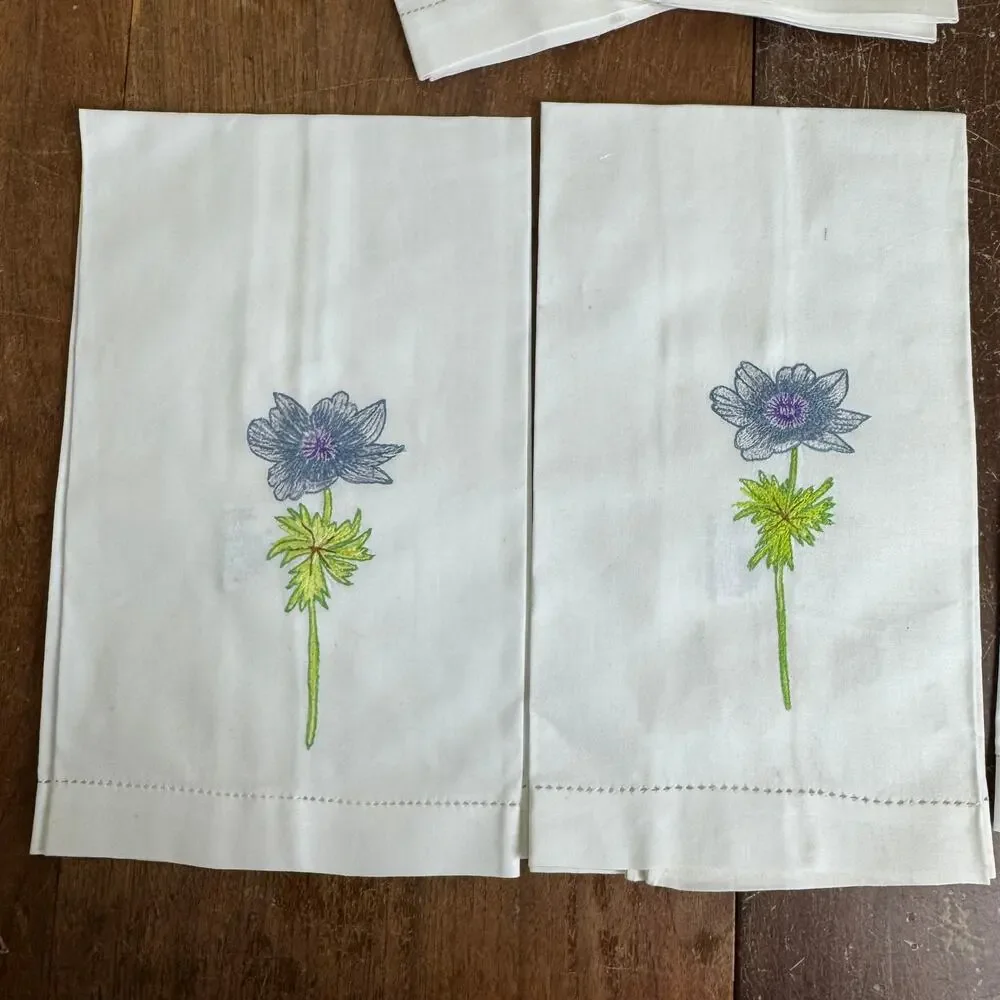 Lillian Vernon VINTAGE 2001 Set of 8 Floral Embroidery Cloth Napkins 100% Cotton
